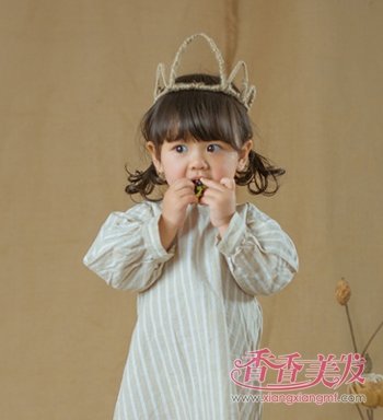 С���ӵ�ͷ���ܶ���ô����ȥ���� Ů��������ͷ����������ͻ���ˬ�ܶ�