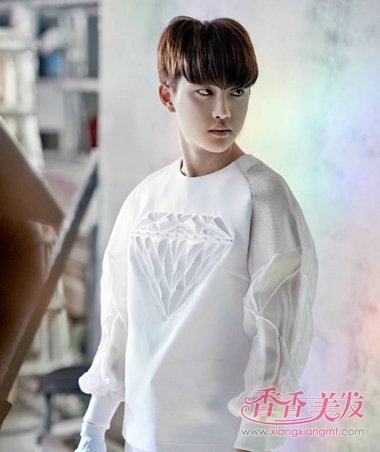 现在都什么男生发型好看 现在小男生的发型有哪几种