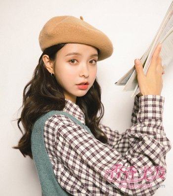 ���������е�ѧ��ˮ���Ʒ��� У԰Ů�����˾�����