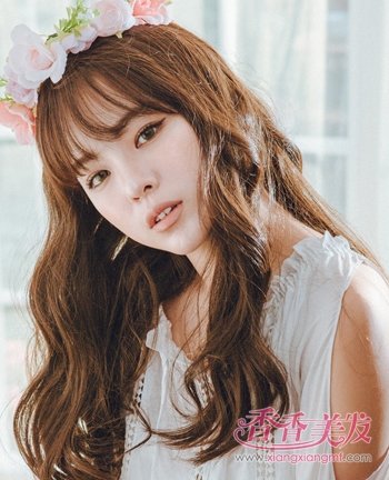 ���������е�ѧ��ˮ���Ʒ��� У԰Ů�����˾�����