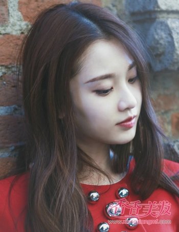 ���������е�ѧ��ˮ���Ʒ��� У԰Ů�����˾�����