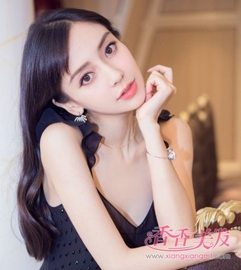 ���������е�ѧ��ˮ���Ʒ��� У԰Ů�����˾�����