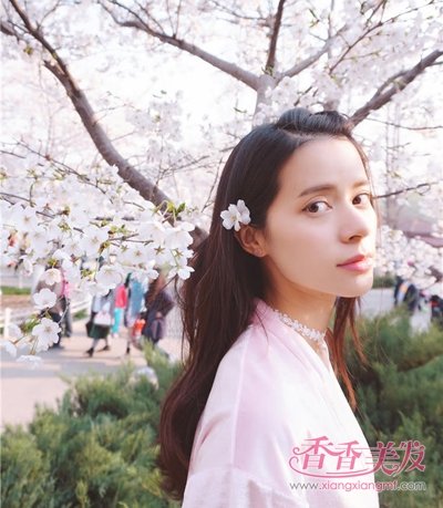 ӣ������Ǿޱ�����˱Ȼ��� �ж���ѪŮ��ʾ��������������