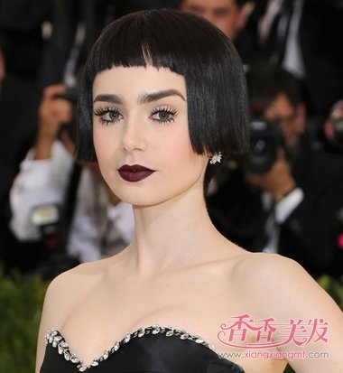 2017Met GalaŮ�Ƕ̷����޺�̺ ���Ů��ʾ����ʱ�̷ֶ�����