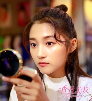 �����µ��ʻ�������ͮ�׳������ǵ�ʮ���꡷ ����ͮ�������������ഺ����