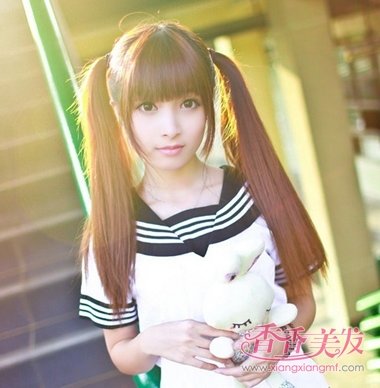 ���������еĸ���Ůѧ����β���������ʹ����ഺ����Ů����