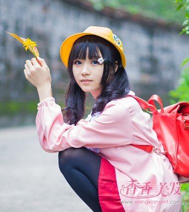 ���������еĸ���Ůѧ����β���������ʹ����ഺ����Ů����