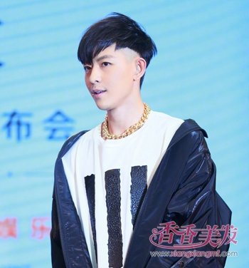 ׯ�ȫ�������һ���������ұ��ǰ�Բ�͵ķ���