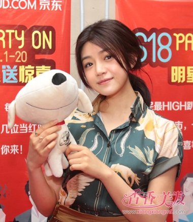 �������ϣ�������������� ¶����β��������Ů��ʮ��