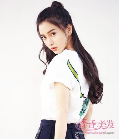 Angelababy������΢�����Ѱ��� ��ӱ����ʱ�г�������look