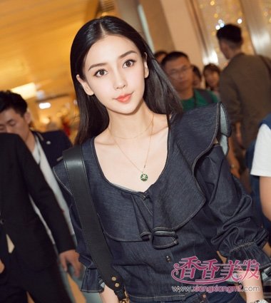 Angelababy������΢�����Ѱ��� ��ӱ����ʱ�г�������look