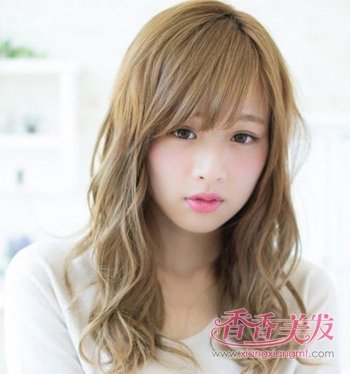 �����̺������ͷ������ɫͼƬһ�������ͱ���Ů���ǻ�ӭ