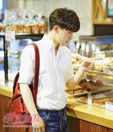 ֻ����һ���ˡ����ݳ��ᳬ�� ҡ�����ꡰлͯ�����׺�ɫ�̷�����