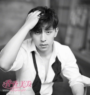 ֻ����һ���ˡ����ݳ��ᳬ�� ҡ�����ꡰлͯ�����׺�ɫ�̷�����