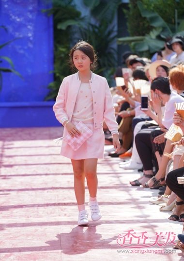 ����ͯװ��������Ļ ���̻ƶ��ʱ�з�չ��