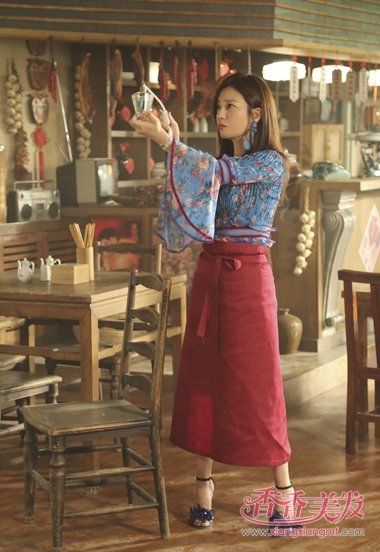 �в�����ޱƮ�ݳ����� Ů�����跢Ϊ��չ��