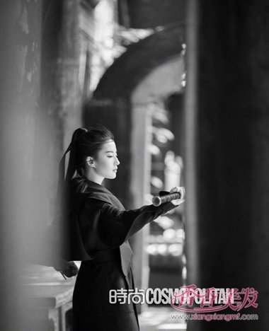 ��Ů������Ḵ����β Ӣ���ˬˣŮ������