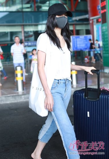 �ѵ����ʼ�����г������� ��Ů����ŸΪ������ʾ��