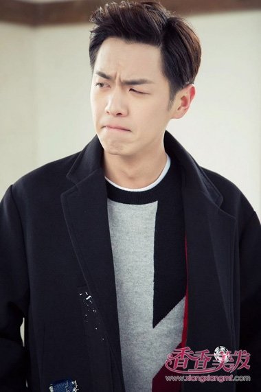 恋爱中的张若昀帅气发型打造 被称为时尚有范款式的造型呈现