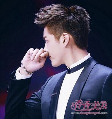 Բ������С�ɻ�ͷ 2018����ͷ��