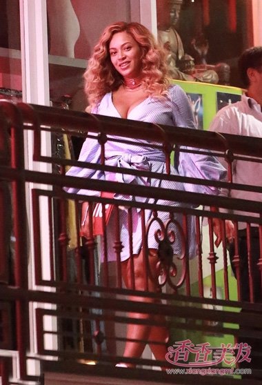 ����Ů���ֱ̰�˿���˷����� ���ܶ��������Լ�ᷢ�ͳ���