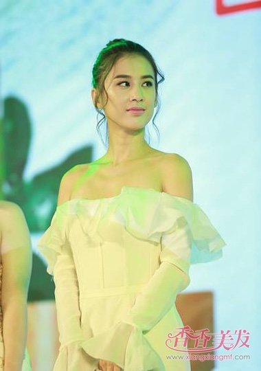 ��ʥ������̷�¶��������� ������Ů���ʱ�г�������