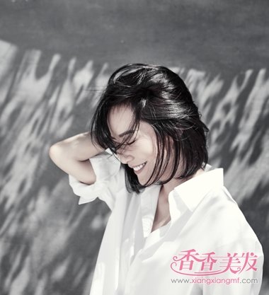 ��������ĳ����¾��� ��ɺ���ĳɾ�Ů���۷�