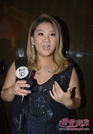 ֣����Ů��Ⱦ����Ʒ���ϯ� ��ױ���µ�֣���˷�ɫ����