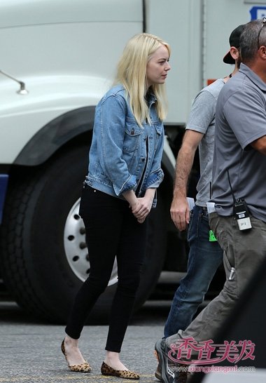 ʯͷ��Ⱦ��ɫƮ�ݷ���ţ���� ������ͷʱ�г�������