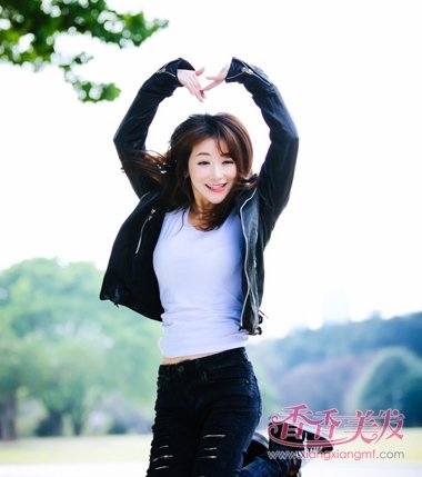 ���Ϻ������Ȼ�������Ů һͷ����Ư����������