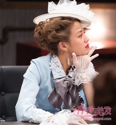 ������ӳ��ķ�ɫ��Ů�� ԭ���ؼ�����������ͷ