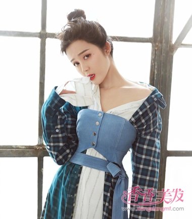 �������������±�ְ��Ů�� �������˼�㷢��ͼ��