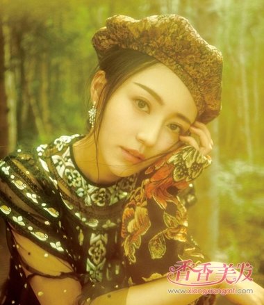 ����Ө����д������Ů�� ��ɢ�̷�����̬ʮ��