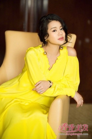 ׼����Ӷ�����β������д�� ��ɫ毺ù���ʱ�г�Ů����