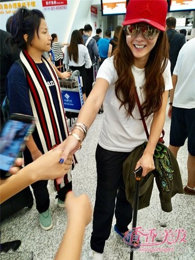 37���Ű�֥���·�ɫ�͵����� CC�����Ĵ��߶���ʱ�з���