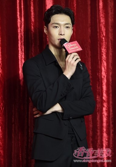 ������������ƫ�ַ��ѷֱ� ˫ϵ�е������ǳ���˧������