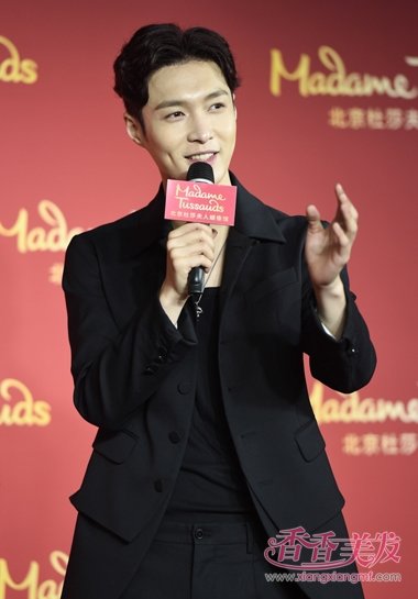 ������������ƫ�ַ��ѷֱ� ˫ϵ�е������ǳ���˧������