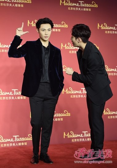 ������������ƫ�ַ��ѷֱ� ˫ϵ�е������ǳ���˧������