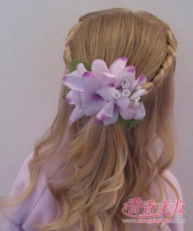 ����ͷ�г���СŮ�� СŮ����ͷ��ͼƬ