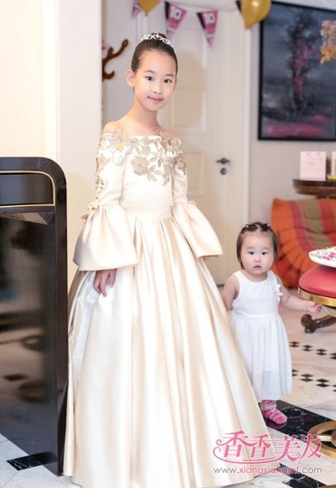 ����׿����ɹ��Ů�������� �ʹ��̷�����С����ģ��