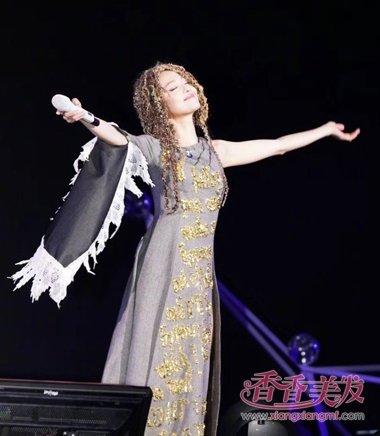 ��̨�ϵĺ���������ͷ�� ���غ������ʵ���̨����