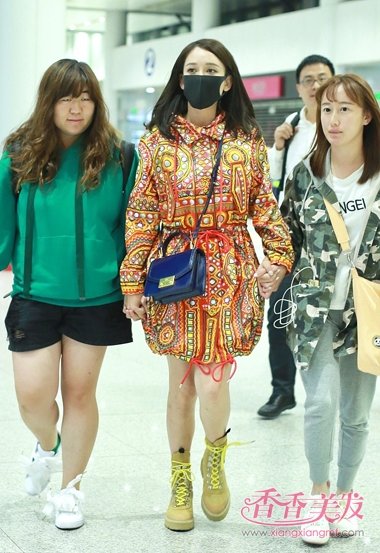 �������Ƕ�ƫ�ַ���������� ǣ������ұ۹��۵�����