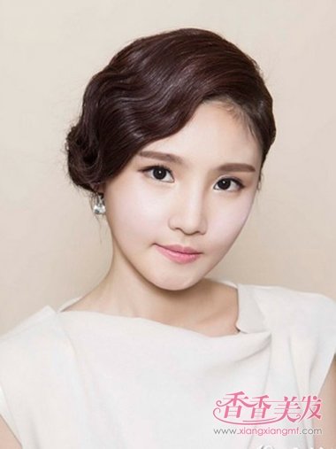 �ɰ�СŮ����ͷ���ķ���ͼ�� СŮ��������ô��