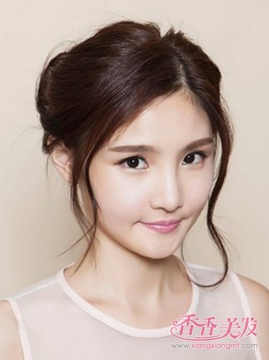 �ɰ�СŮ����ͷ���ķ���ͼ�� СŮ��������ô��