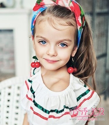 ����С���μӱ�����ô��ͷ���ÿ� С�����ݷ���ͼƬ����Щ