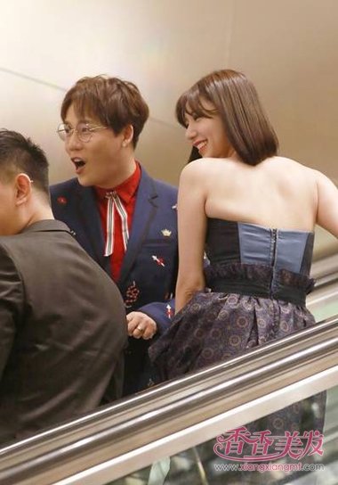 լ��Ů���ѩܽ��緢���� ���Ը�·�ߵ�Ů�Ƿ��ʹ���