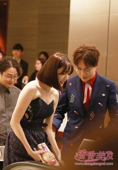 լ��Ů���ѩܽ��緢���� ���Ը�·�ߵ�Ů�Ƿ��ʹ���