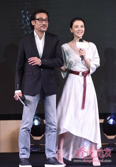 ���ֻ�ɽ��ԲԲ�ع�ӫ����ҵ ��Լ����β������Ů������