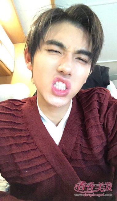 �·���΢����ɹƫ�ֶ̾����� Ӣ�����������ഺ����