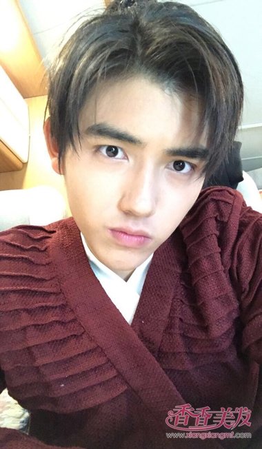 �·���΢����ɹƫ�ֶ̾����� Ӣ�����������ഺ����